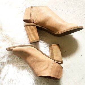 Peep toe chunky heel shoes